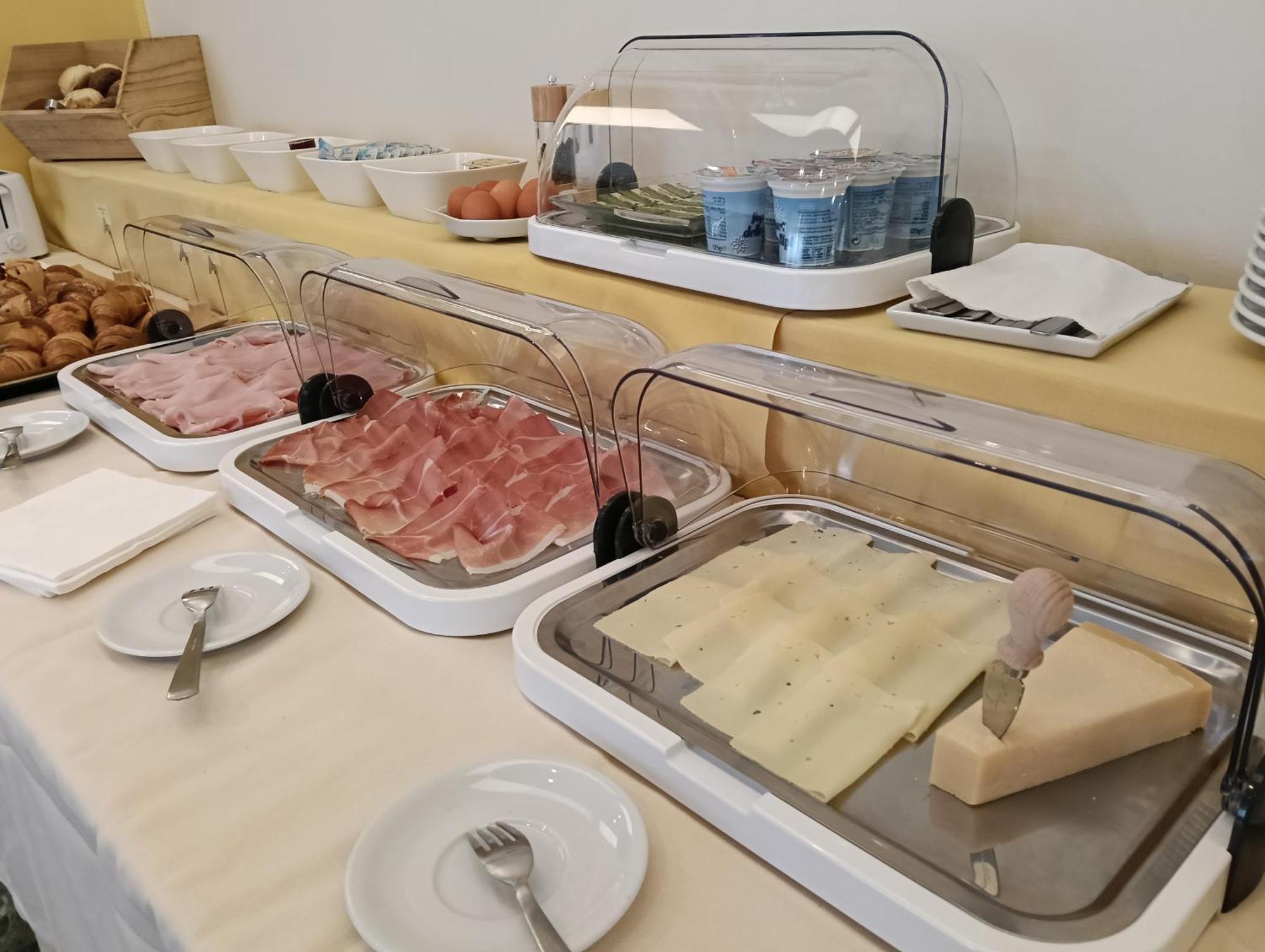 Hotel Robinia Imperia Buitenkant foto